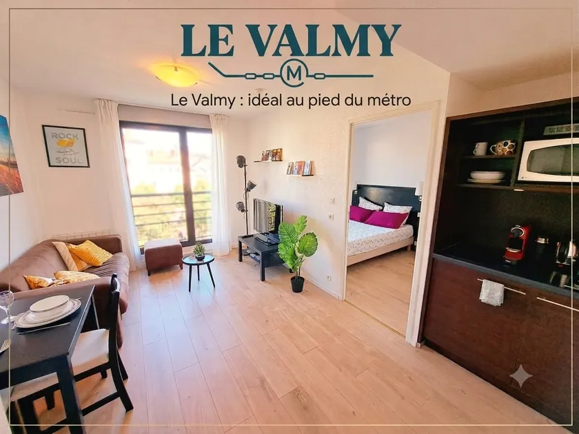 Le Valmy: Equipped two-bedroom apartment right by the metro - Image 1