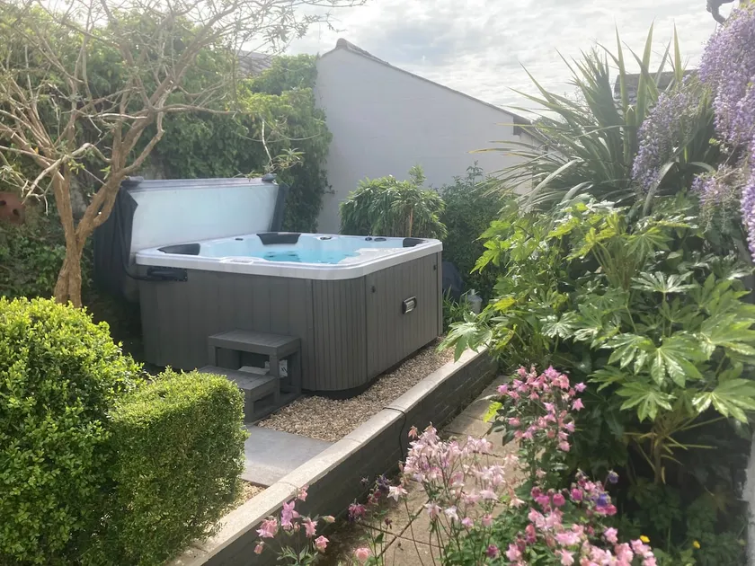 Bryntirion Farmhouse Apartment with Hot Tub - Image 1