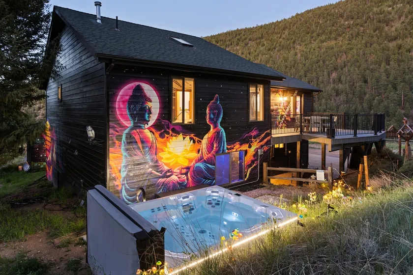 Ultimate Winter Wonderland Art Cabin | Hot Tub - Image 1
