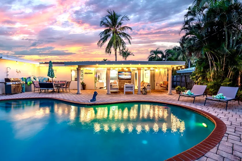 Outdoor TV by the POOL - 7 beds -GAME ROOM - Image 1
