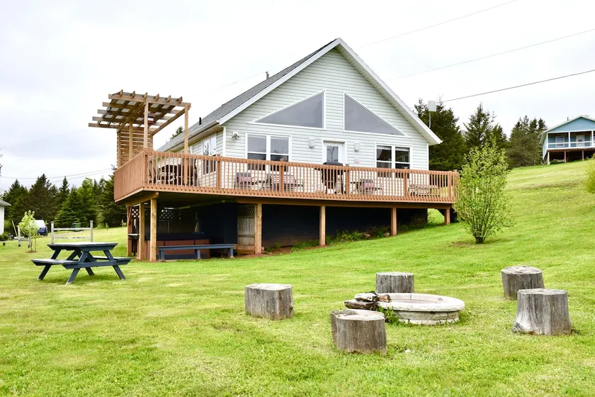 Hot Tub | Pet Friendly | Kayaks - Vasara Cottage - Image 1