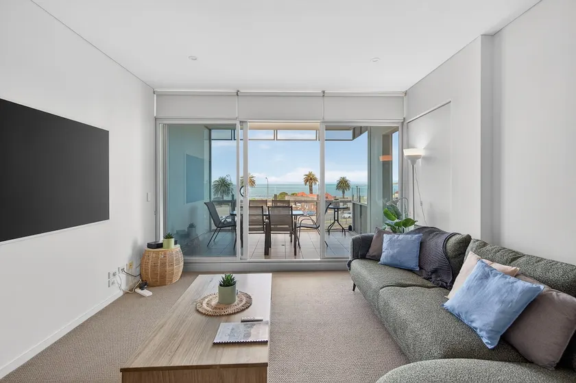 Beach House 305 - Oceanfront Balcony Retreat - Image 1