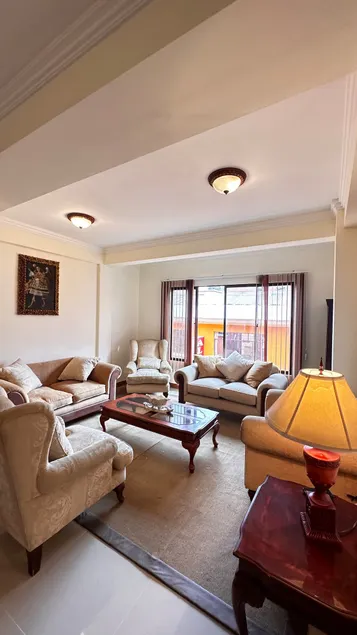 Comfortable and centrally located apartment - Image 1