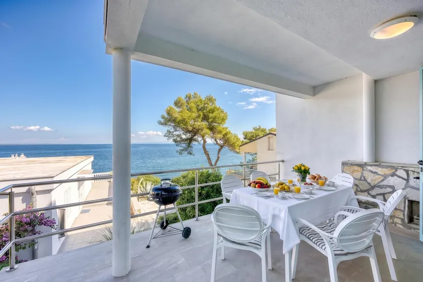 Valdarke Seaside Apt /w Sea View Terrace - Happy Rentals - Image 1