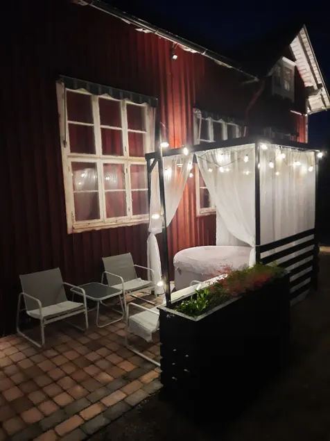 Guest house with own entrance - Image 1