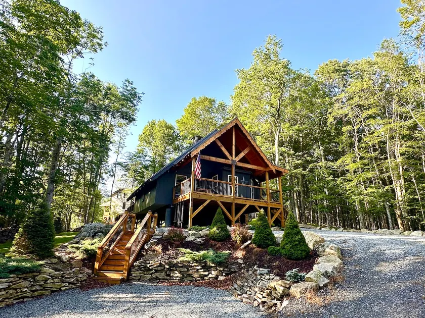 Cozy A-Frame Cabin 3bd/2bath, 6 minutes to Skiing! - Image 1