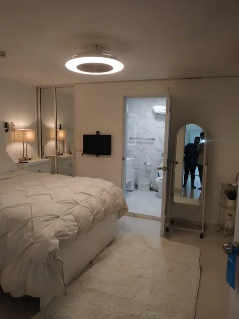 Luxury Apt for 4 Comfy Quiet AC & WiFi - Image 1
