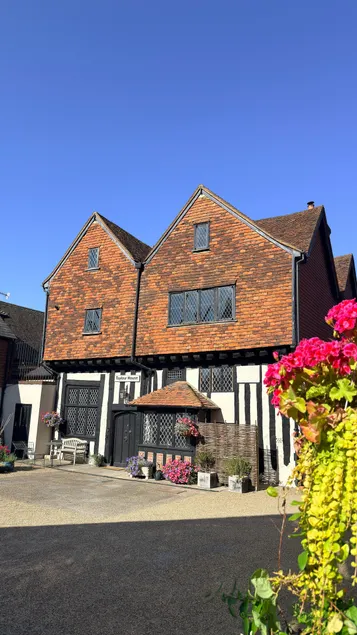 Taylour House - Edenbridge, sleeps 10, historic, unique yet modern - Image 1