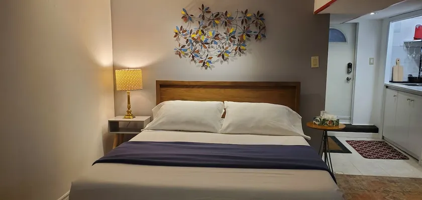 Private Lower-Level Suite in Corso Italia - Image 1