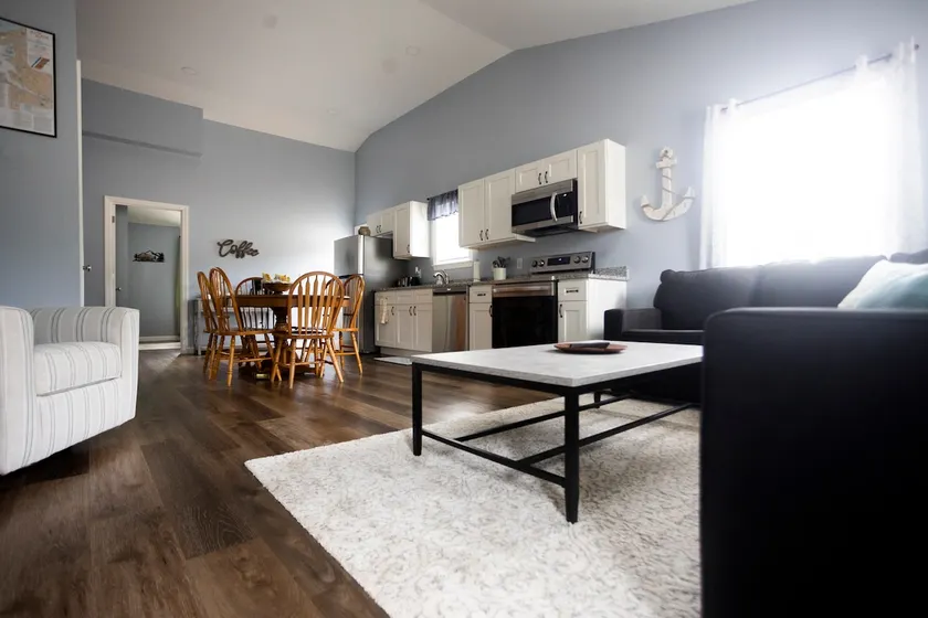 Great central location! Unit E - Image 1
