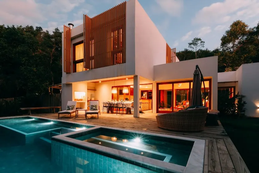 Casa Brizze 700 sq. m. - Image 1