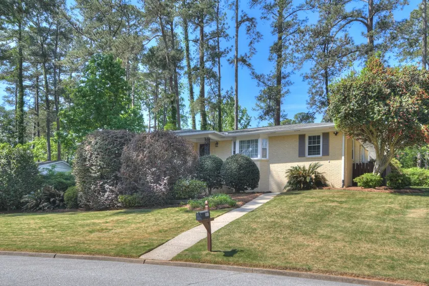 The Sheffield | 4BR/3BA | Sleeps 12 | Peach Jam - Image 1