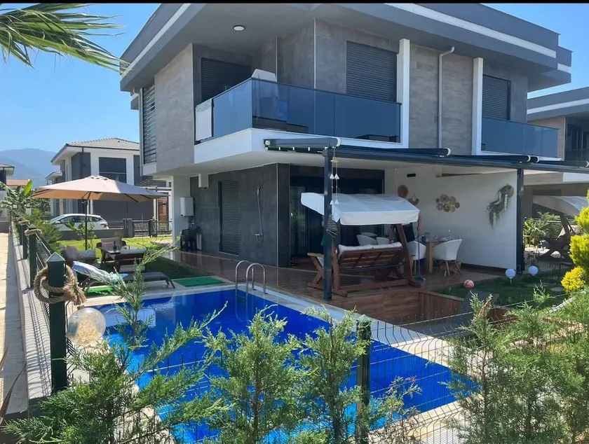 Luxury villa with private pool in Kuşadası Davutlar - Image 1