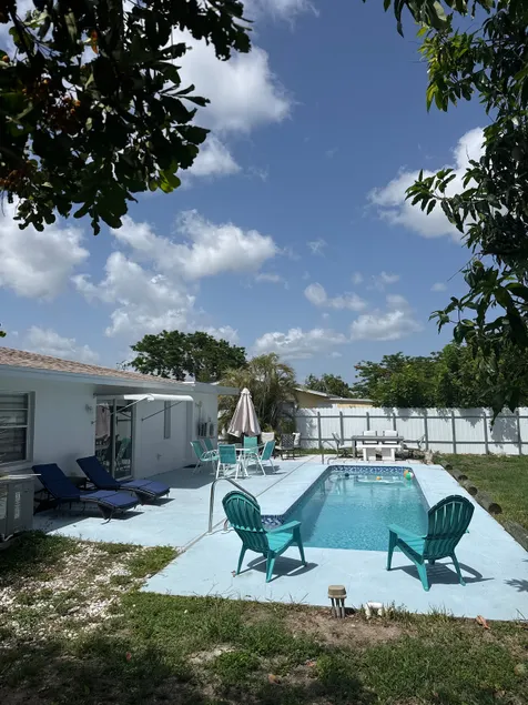 Vintage Whole House at the Heart of Cape Coral. - Image 1