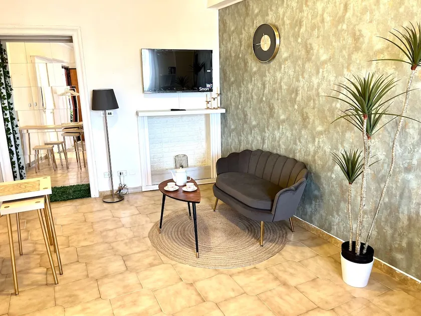 Exclusive studio apartment in Milan - Image 1