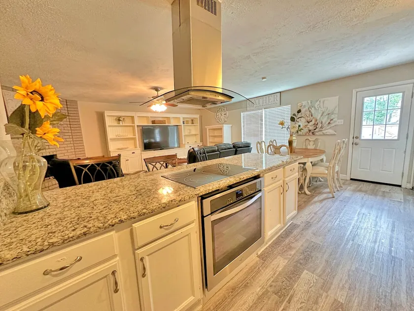 No chores! Nearby North Dallas-Grandscapes - Image 1