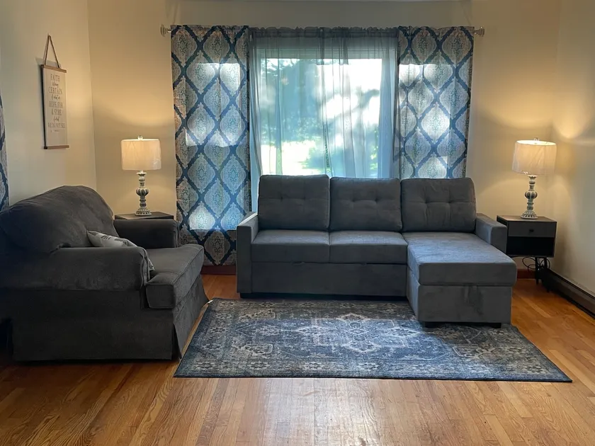 Nana’s Townhouse - Image 1
