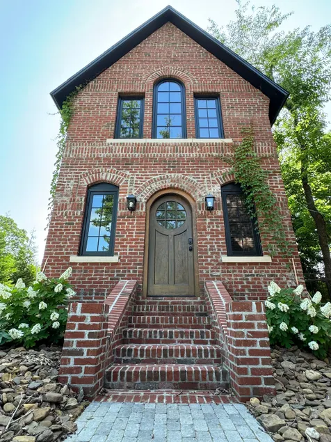 Cozy Cottage on C - Image 1