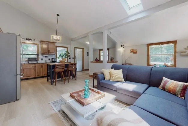 A cottage with wonderful scene in 3.7 acres land - Image 1