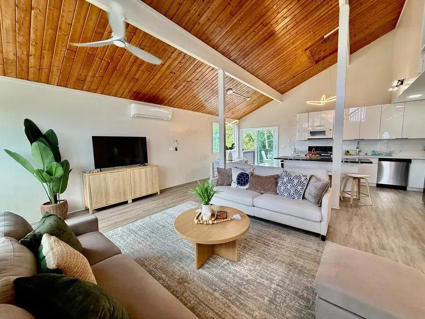 Ocean & Mountain View’s home in Makaha - Image 1