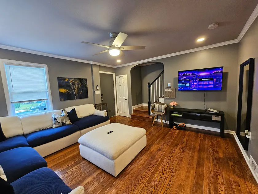 Charming Urban Retreat: 4/2 Townhouse in Baltimore - Image 1