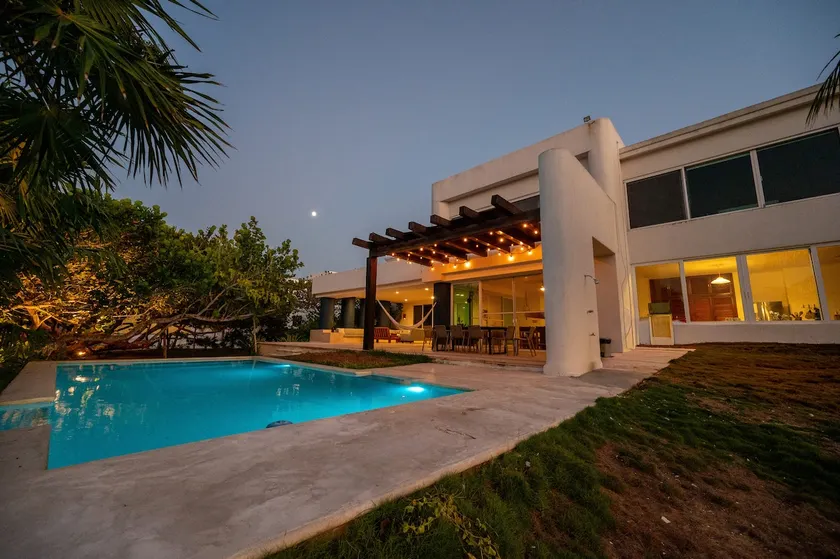 A piece of paradise by the sea - Image 1
