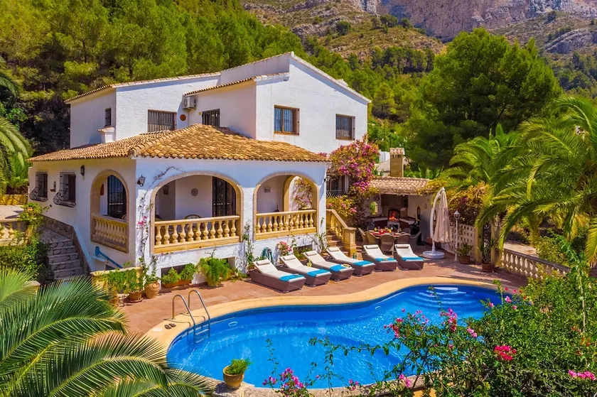 Villa Lydias Walk by Villa Plus - Image 1
