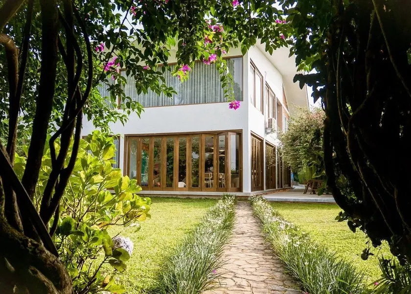 Dimimpi Villa Luxe Villa with Tropical Garden - Image 1