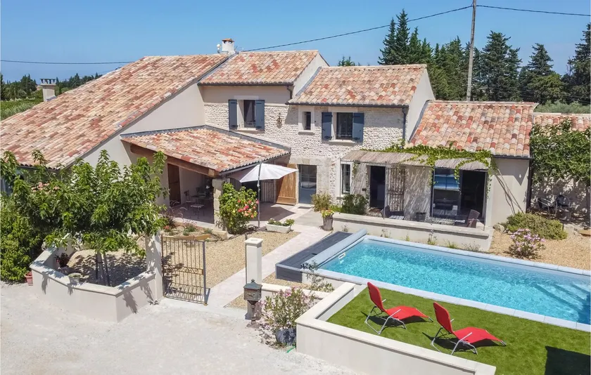 Amazing Home In Violès - Image 1