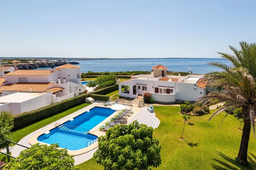 Villa Mercedes by Villa Plus - Image 1