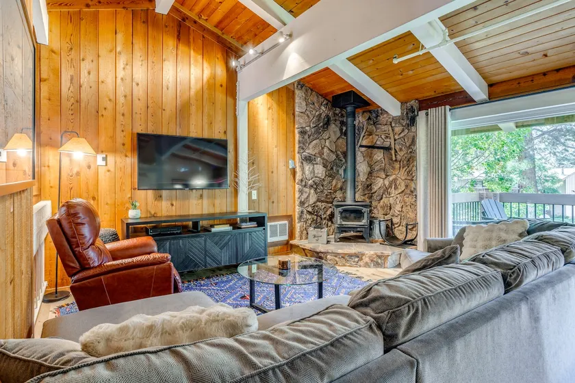 Mammoth Lakes Vacation Rental: 1 Mi to Ski Area! - Image 1