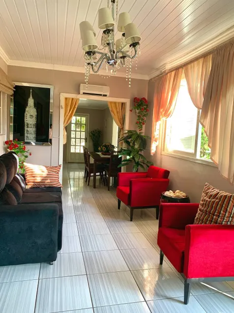 Cozy home with garage (@casadeinonni23) - Image 1