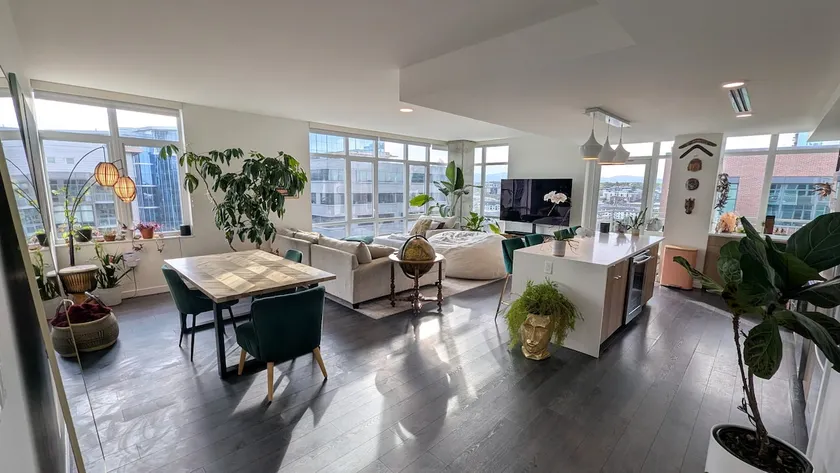 Sunlight Filled Luxury Penthouse - Image 1