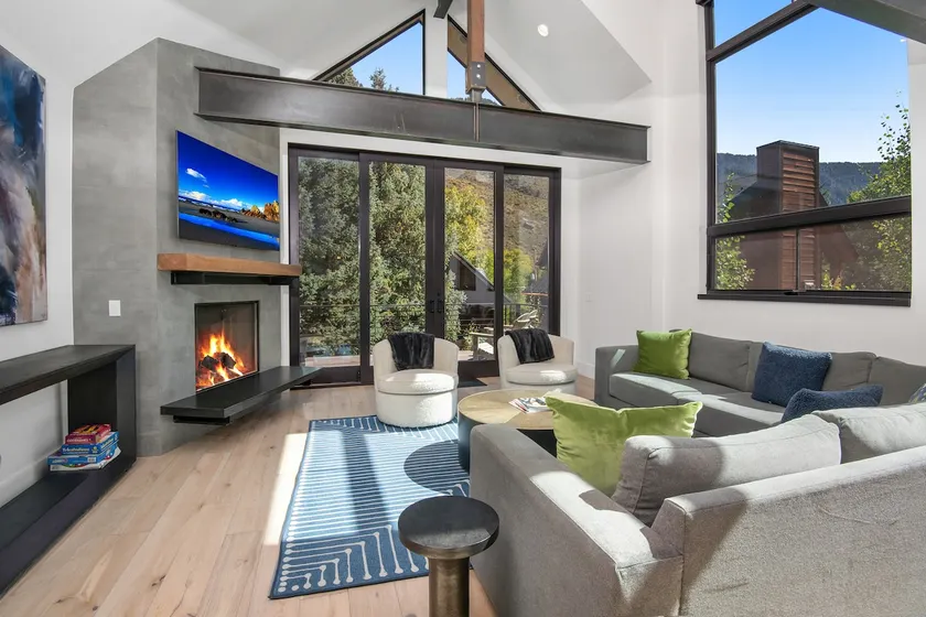 New Modern 4BD/4BA Home with Scenic Views - Image 1