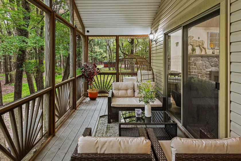 Frolic on Fern by Avantstay Enclosed Deck w/ Forest Views, Bar - Image 1