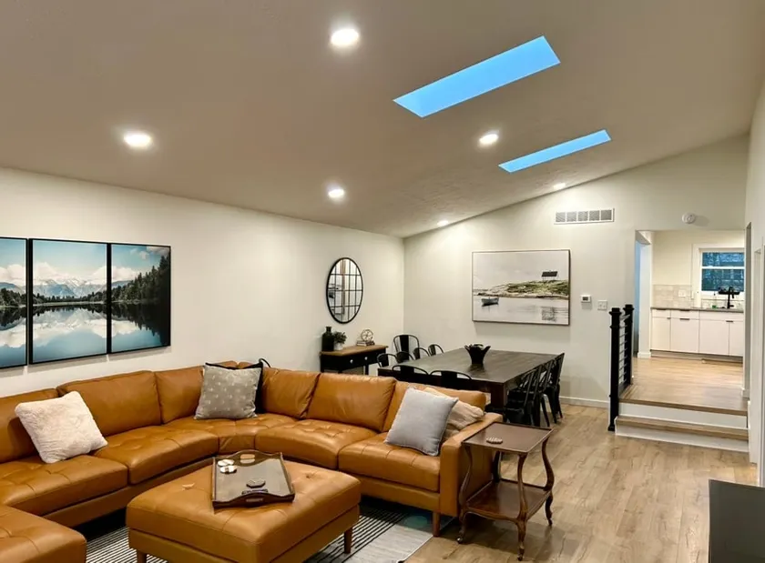 Beautifully renovated-private residence in Pittsford with 3 acres. - Image 1