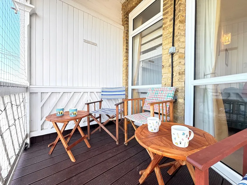 Modern 2 Bedroom Sea View Apartment, Minnis Bay - Image 1