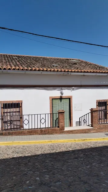 Casa Higuera de la Sierra - Image 1
