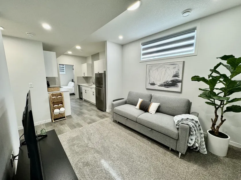 Chic & Cozy 2-BR Suite at Glacier Ridge NW Calgary - Image 1