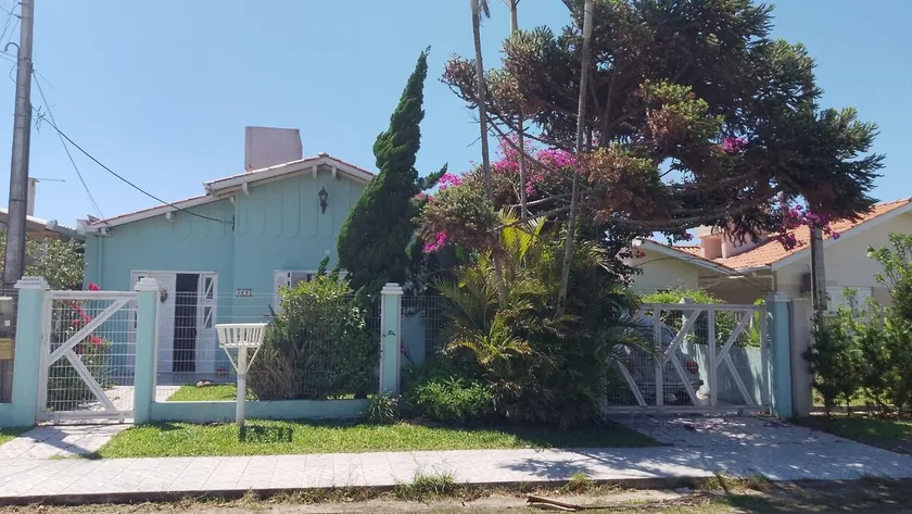 Linda Casa Grande in Capão Novo - Image 1