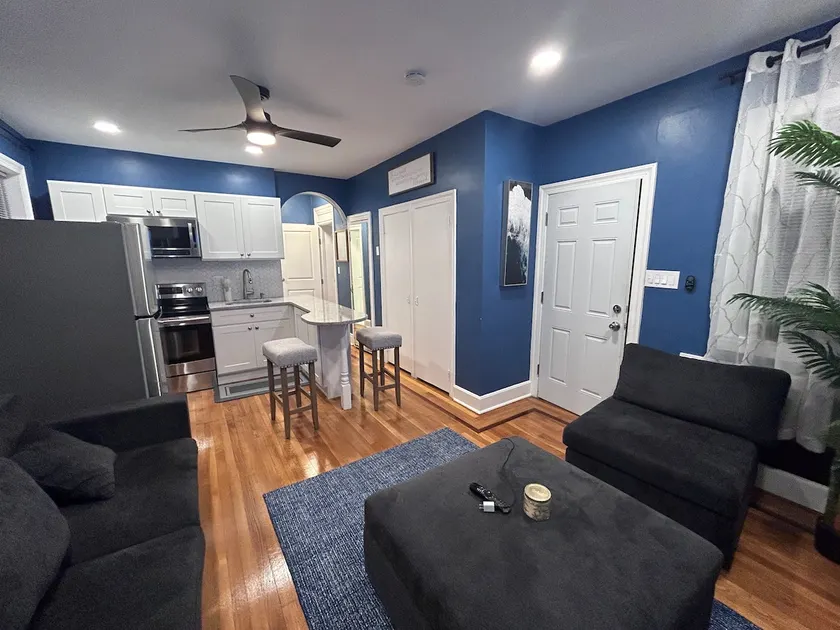 The blue backyard studio suite! - Image 1