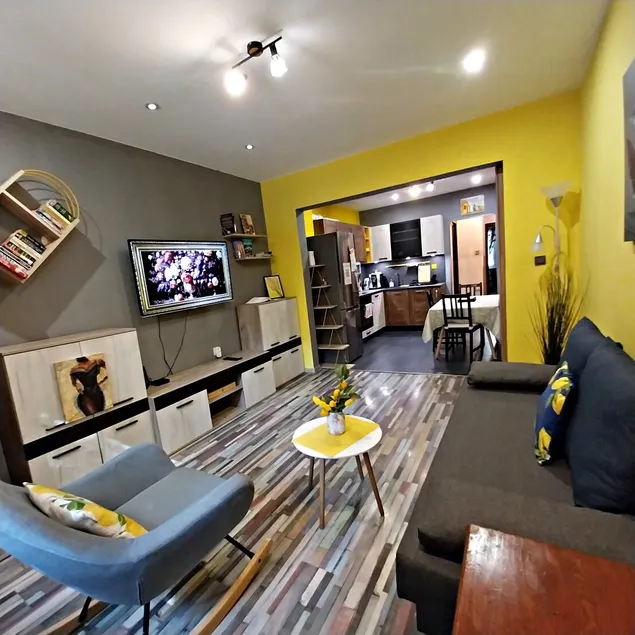 Great apartment next to the National Palace of Culture - private parking available - Image 1