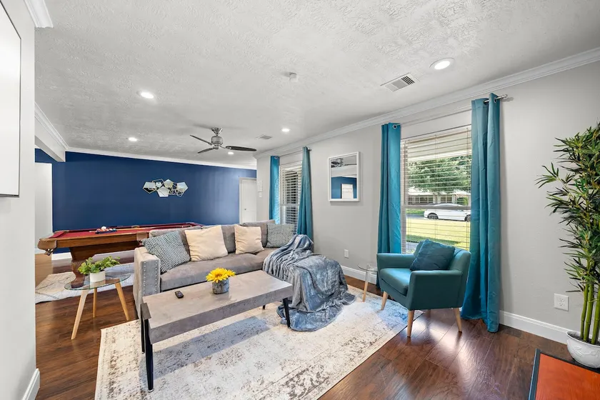 Htown Home Near NRG, Med Center | BBQ Yard Games - Image 1