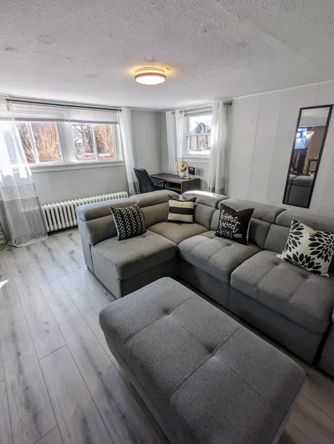 Serene & Cozy Suite | Private Entrance & Driveway - Image 1