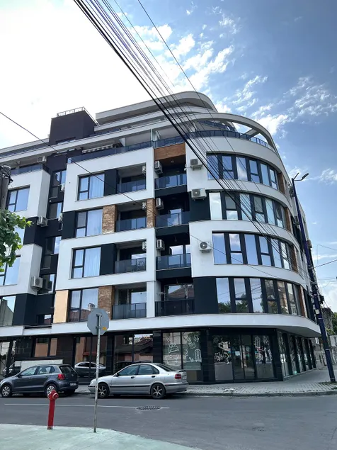 Ultra Lux Apartment Free Underground Secure Parking - Image 1