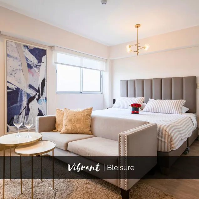 v* | Experience comfort in this exclusive loft - Image 1