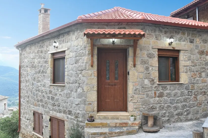 Townhouse with Views, Gouras Center, 15’ Lake Doxa - Image 1