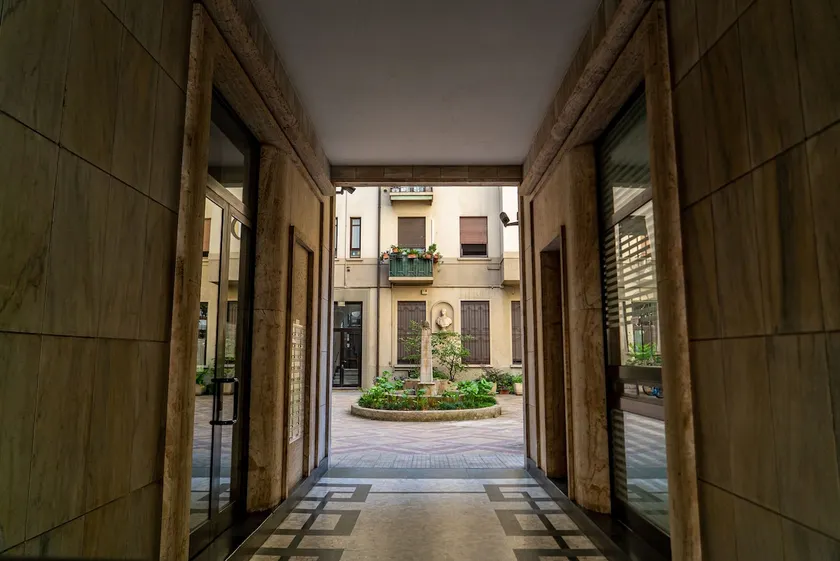 Elegant 3 Bedroom Flat | Central Milan | 6 Guests - Image 1