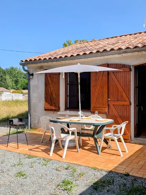 The renovated Chai, house with garden near lake & ocean - Image 1
