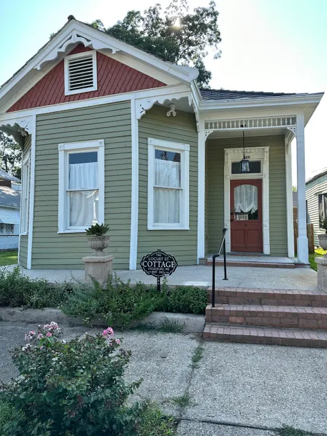 Locust Street Cottage - Image 1